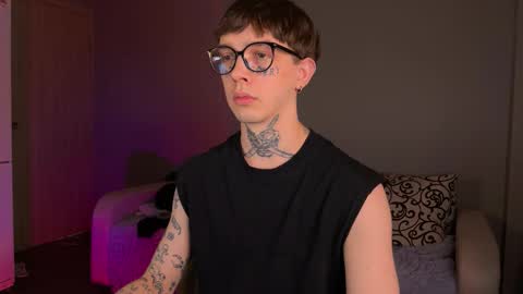 simon online show from October 3, 8:03 pm