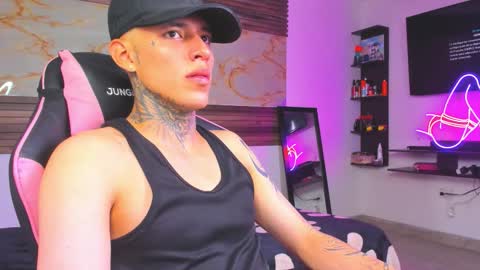 andrees_s online show from October 29, 2:47 am