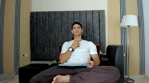 andres_stud online show from September 25, 8:35 am