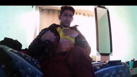 andrescaraballo18 online show from May 28, 8:29 pm