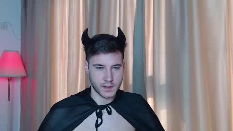 Snapshot of andrew2305 chatting on October 30, 9:00 am Justin Andrew online show from October 30, 9:00 am