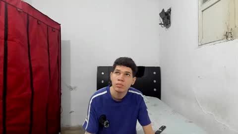 andrew_2811 online show from April 18, 2:02 am