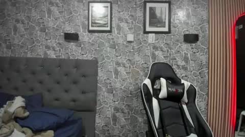 andrew_2811 online show from September 9, 7:41 am