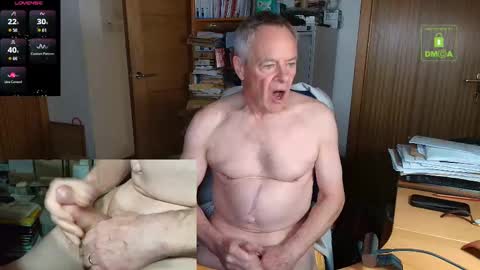 Snapshot of andrew_9999 chatting on October 16, 11:57 pm Andrew online show from October 16, 11:57 pm