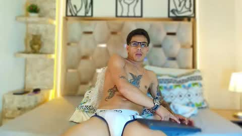 andrew_haalls online show from December 19, 10:07 pm