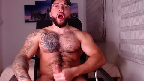 andrew_holden__ online show from December 5, 11:34 pm