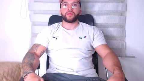 Snapshot of andrew_holden__ chatting on October 27, 11:40 pm andrew_holden__ online show from October 27, 11:40 pm