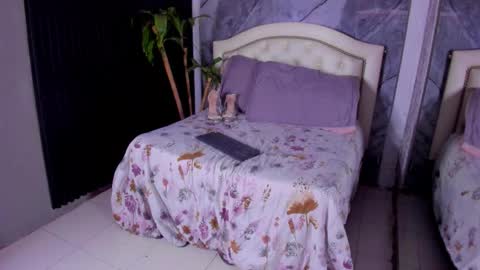 Andrew Taylor0 online show from October 18, 4:50 am