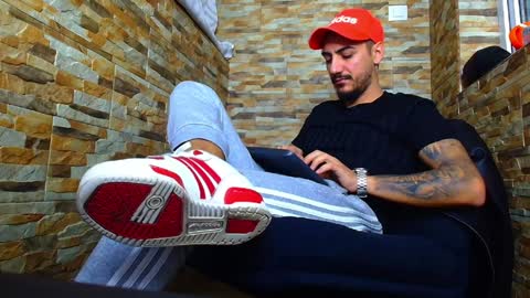 Snapshot of andrewbanner chatting on December 12, 4:48 am MasterRomania  online show from December 12, 4:48 am