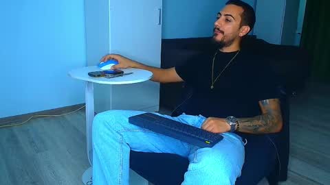 Snapshot of andrewbanner chatting on September 25, 8:13 am MasterRomania  online show from September 25, 8:13 am