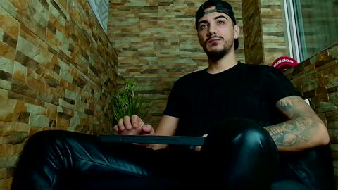 Snapshot of andrewbanner chatting on January 26, 4:20 am MasterRomania  online show from January 26, 4:20 am