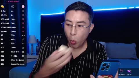 andrewmhilton_ online show from January 17, 2:39 am