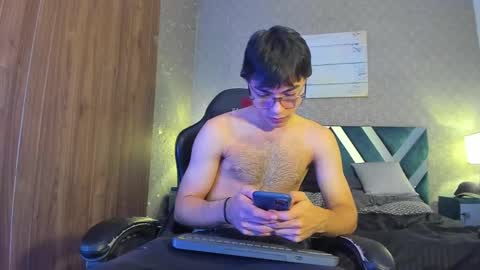 AndreW White online show from December 10, 9:33 pm