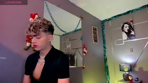 Snapshot of andrius_24 chatting on December 19, 12:01 pm      online show from December 19, 12:01 pm