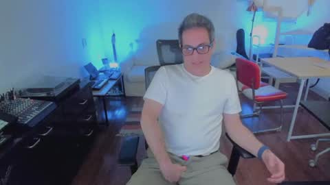 Snapshot of andy0pandi chatting on September 22, 11:15 pm Andrew online show from September 22, 11:15 pm