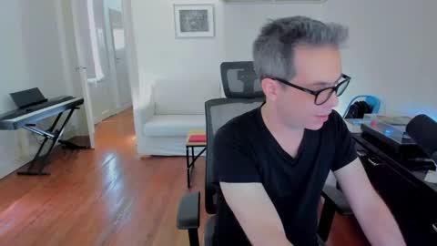 Snapshot of andy0pandi chatting on December 5, 2:00 pm Andrew online show from December 5, 2:00 pm