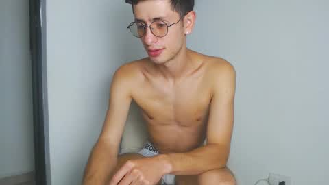 andy_collins__ online show from November 11, 3:22 am