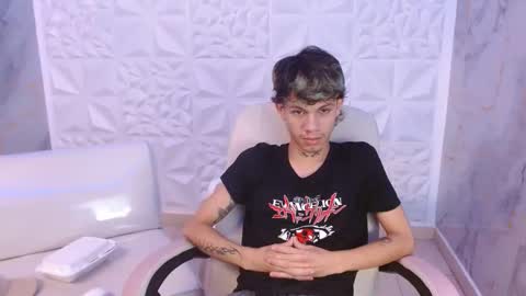 andy_dan1 online show from April 22, 9:08 pm