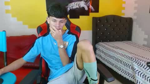 andy_dan1 online show from November 4, 2:29 pm