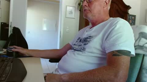 andyb1803 online show from July 28, 1:54 pm