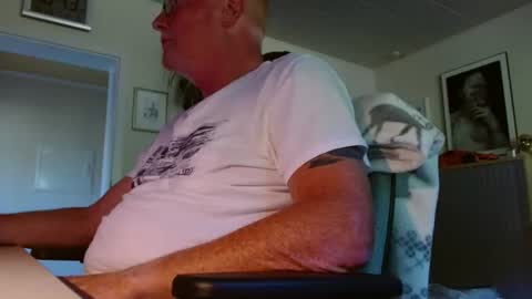 andyb1803 online show from July 28, 4:39 pm