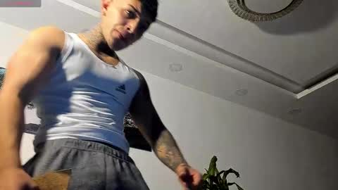 Snapshot of angeel_d035 chatting on December 4, 6:11 am Angel online show from December 4, 6:11 am