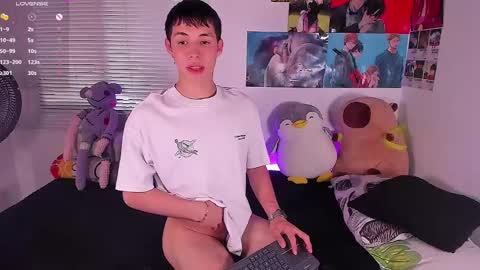 Snapshot of angel_bless19 chatting on January 12, 8:47 pm Angel   help me with 100 thumbs up online show from January 12, 8:47 pm