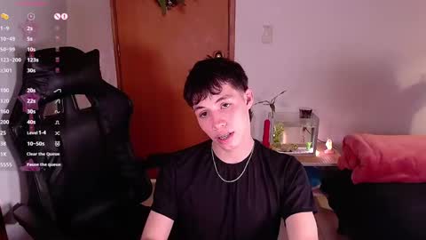 Snapshot of angel_bless19 chatting on December 4, 9:35 pm Angel   help me with 100 thumbs up online show from December 4, 9:35 pm