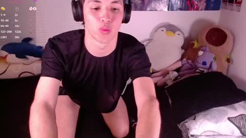 Snapshot of angel_bless19 chatting on January 29, 7:11 pm Angel   help me with 100 thumbs up online show from January 29, 7:11 pm