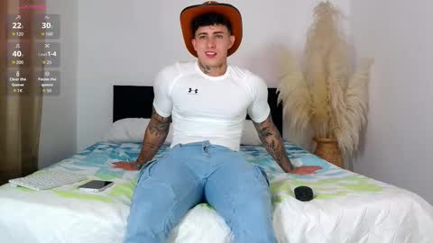 Snapshot of angel_boy01 chatting on October 26, 9:39 pm angel_boy01 online show from October 26, 9:39 pm