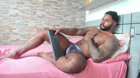 Snapshot of angelo_evans33 chatting on February 11, 8:20 pm angelo_evans33 online show from February 11, 8:20 pm