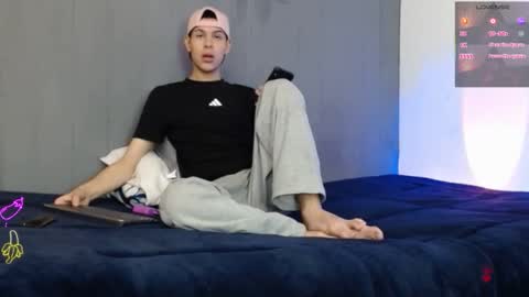 Snapshot of angeloo_666 chatting on September 12, 7:58 pm angeloo 666 online show from September 12, 7:58 pm