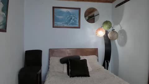 Snapshot of angelx_fox chatting on December 9, 4:01 am Angel Fox online show from December 9, 4:01 am