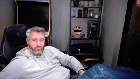 anonymousblokeuk online show from December 14, 1:50 am