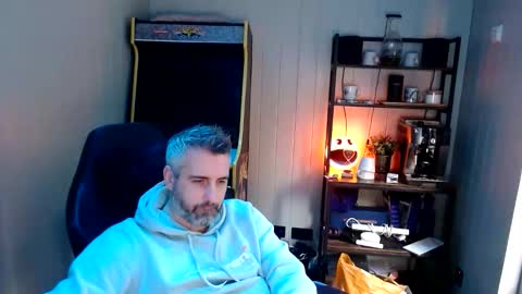 anonymousblokeuk online show from October 13, 8:42 am