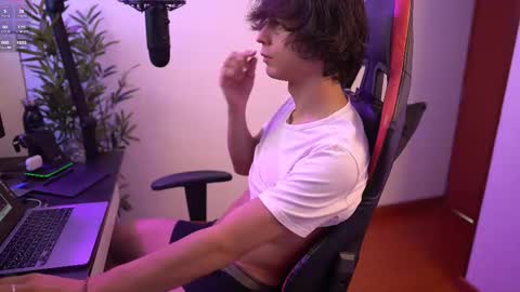 Anthony Buitrago Independent model online show from February 28, 3:15 pm