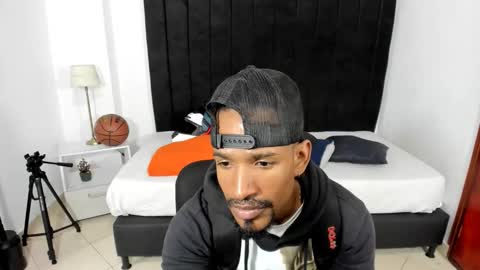Snapshot of anthoy_wayans chatting on October 1, 12:58 am       online show from October 1, 12:58 am