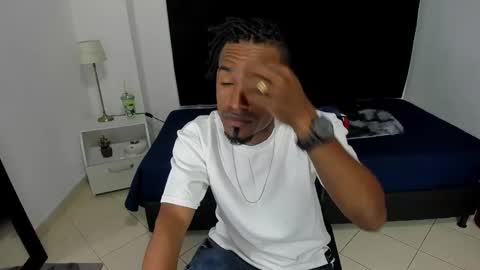 Snapshot of anthoy_wayans chatting on December 14, 8:40 pm       online show from December 14, 8:40 pm