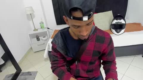Snapshot of anthoy_wayans chatting on December 13, 1:04 am       online show from December 13, 1:04 am