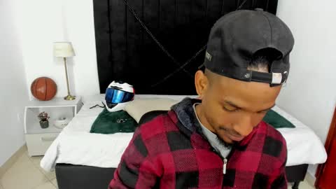 Snapshot of anthoy_wayans chatting on October 15, 12:18 am       online show from October 15, 12:18 am