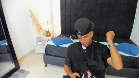 Snapshot of anthoy_wayans chatting on February 18, 12:37 am       online show from February 18, 12:37 am