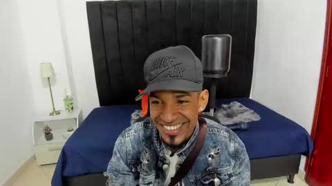 Snapshot of anthoy_wayans chatting on December 18, 11:40 pm       online show from December 18, 11:40 pm