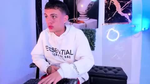 brendan and stiiven online show from December 4, 6:44 am