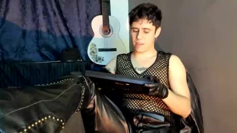 antonnello_ online show from December 6, 12:07 am