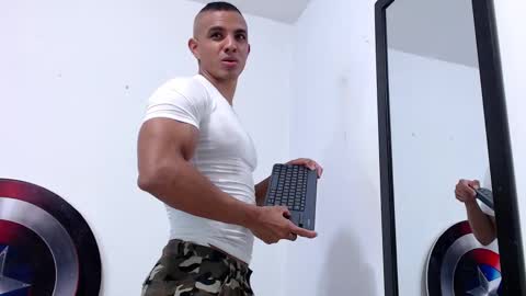 Instagram miguelangel1802  online show from March 23, 1:11 am