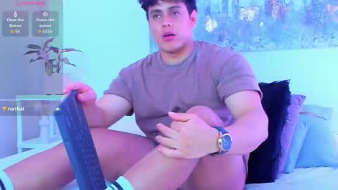   online show from October 4, 10:09 am