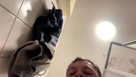 armyskater32 online show from November 5, 9:39 pm