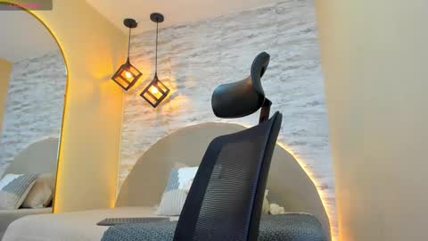 ARON BOLT online show from November 8, 1:31 am