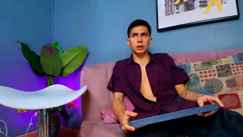 aron_pulse online show from April 17, 2:20 pm