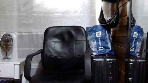 Aron G Franco online show from December 17, 6:58 pm